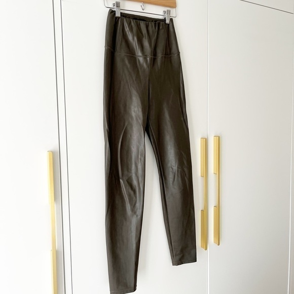 𝅺aritzia Wilfred Daria Vegan legging - Picture 11 of 12